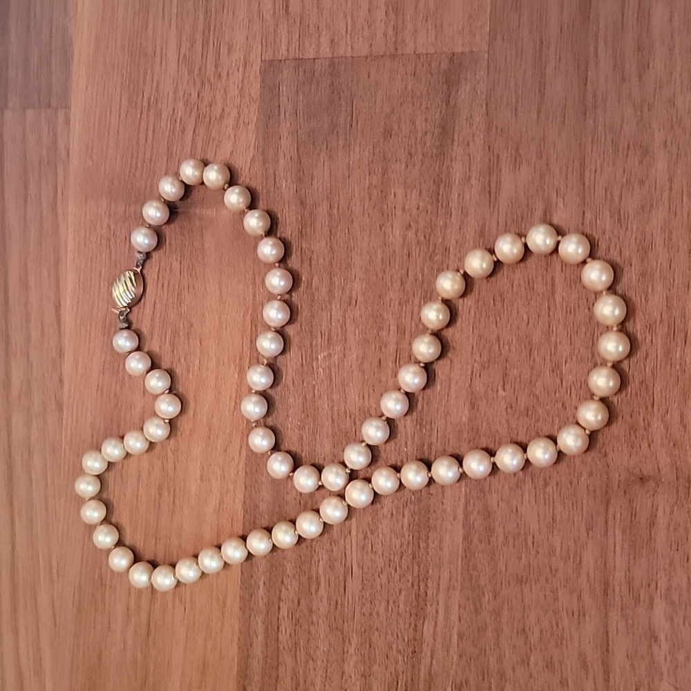 Marcella Pearl's necklace